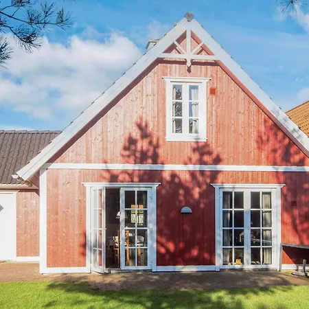 Idyllic Retreat By Waterways - By Traum Blåvand